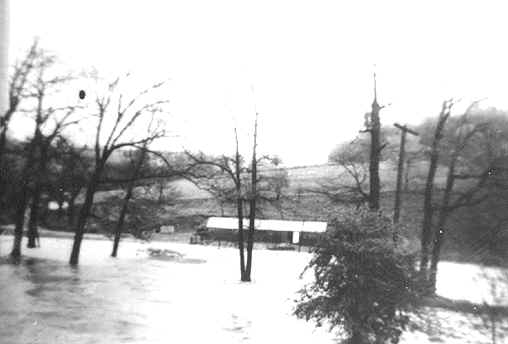 Flood-RR Shed.jpg (83949 bytes)