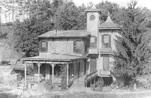 Rear view Station & Station Master's House.jpg (146090 bytes)